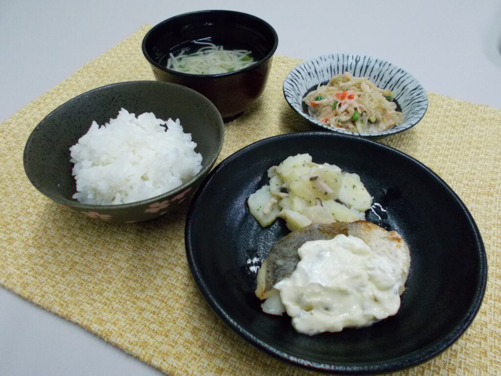 19年3月6日 夕食 白身魚のバター焼き 北野よろこび苑